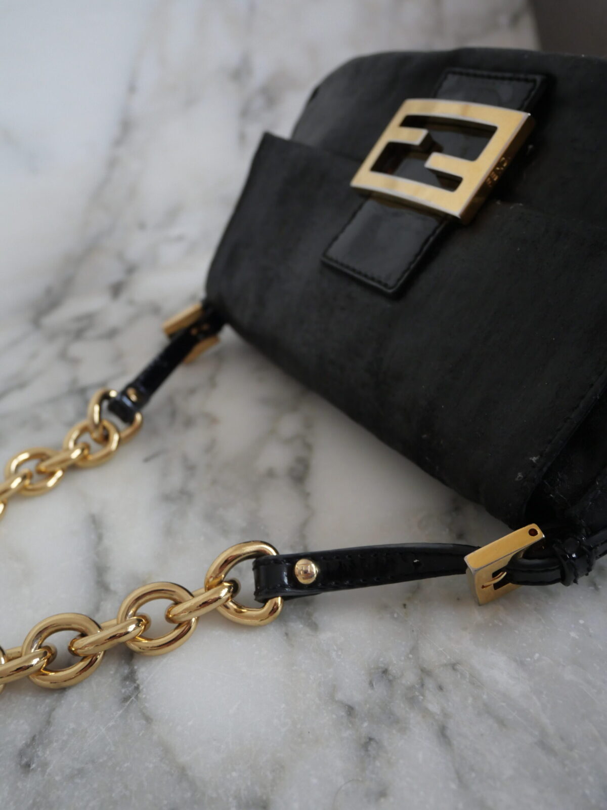 Vintage Fendi Mini Mama Baguette schwarz Gold Schultertasche