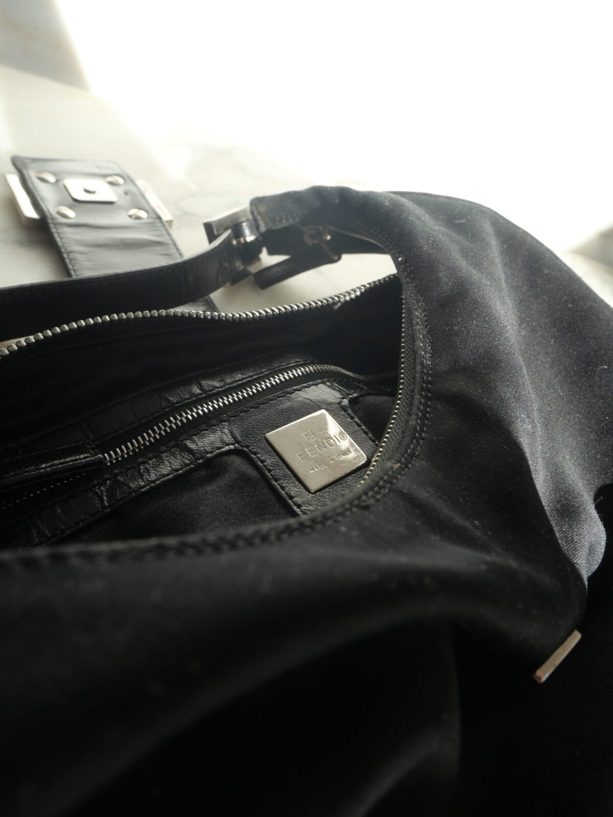 Vintage Fendi Croissant Halfmoon Schultertasche schwarz