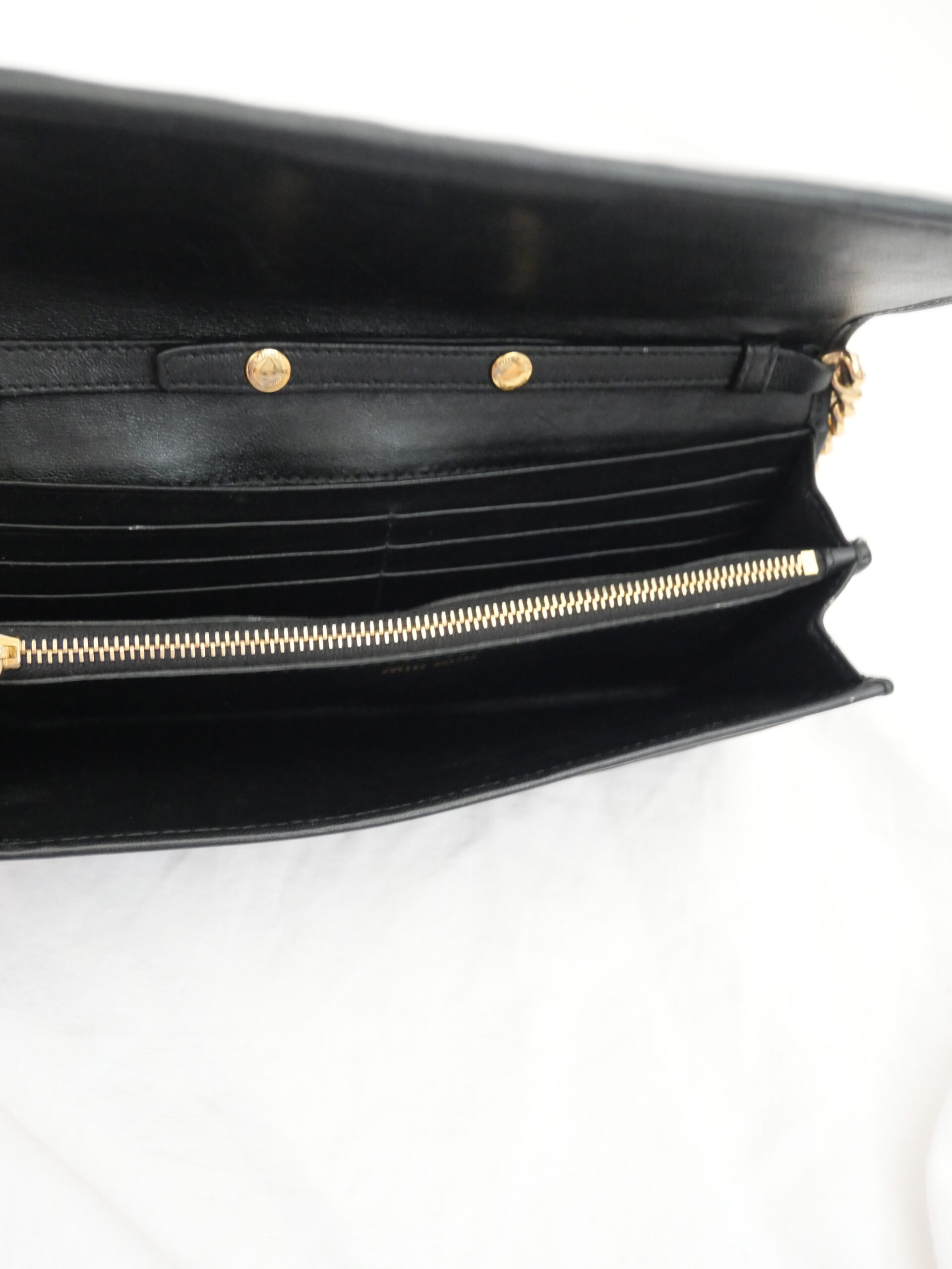 Miu Miu I Schwarze Umhängetasche in schwarz I Portemonnaie on Chain