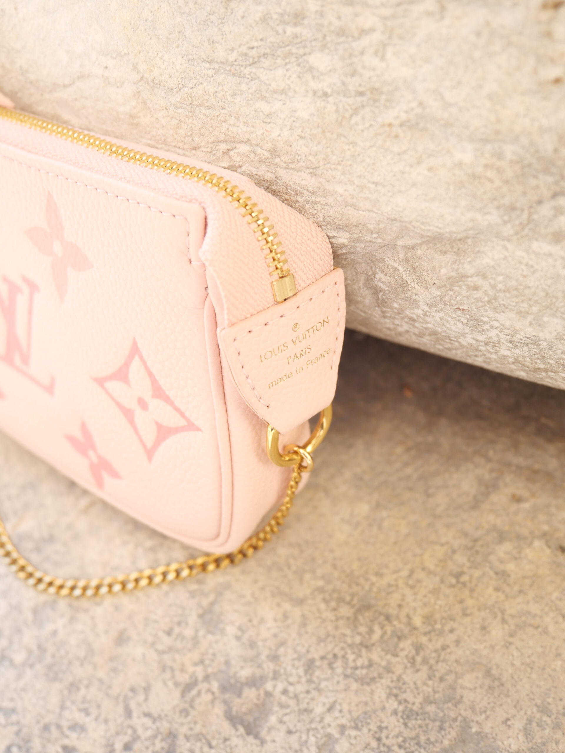 Louis Vuitton, Pink Monogram Empreinte Leather Mini Pochette Accessories (M80501) – Luxustaschen.eu