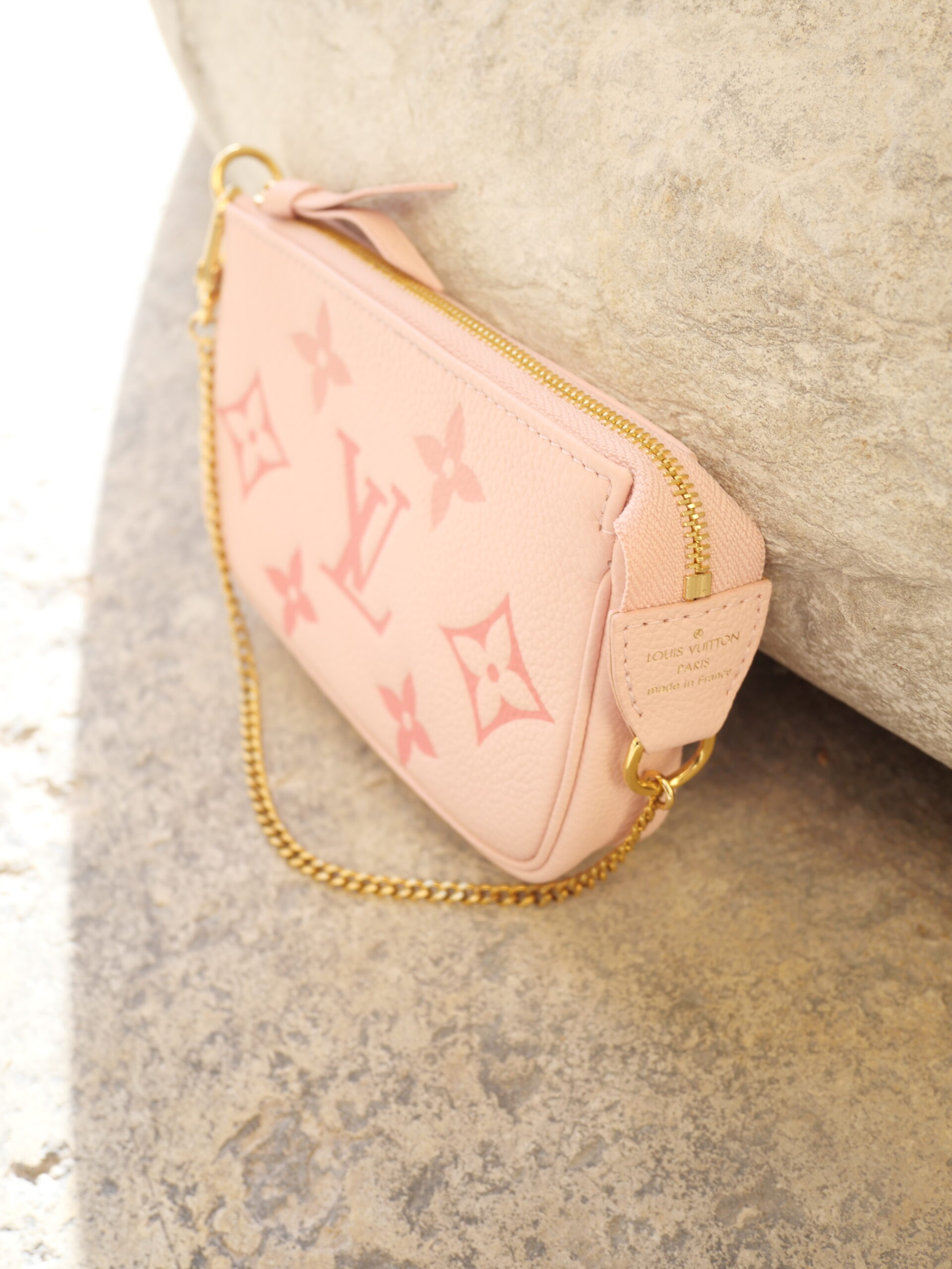 Louis Vuitton, Pink Monogram Empreinte Leather Mini Pochette Accessories (M80501) – Luxustaschen.eu