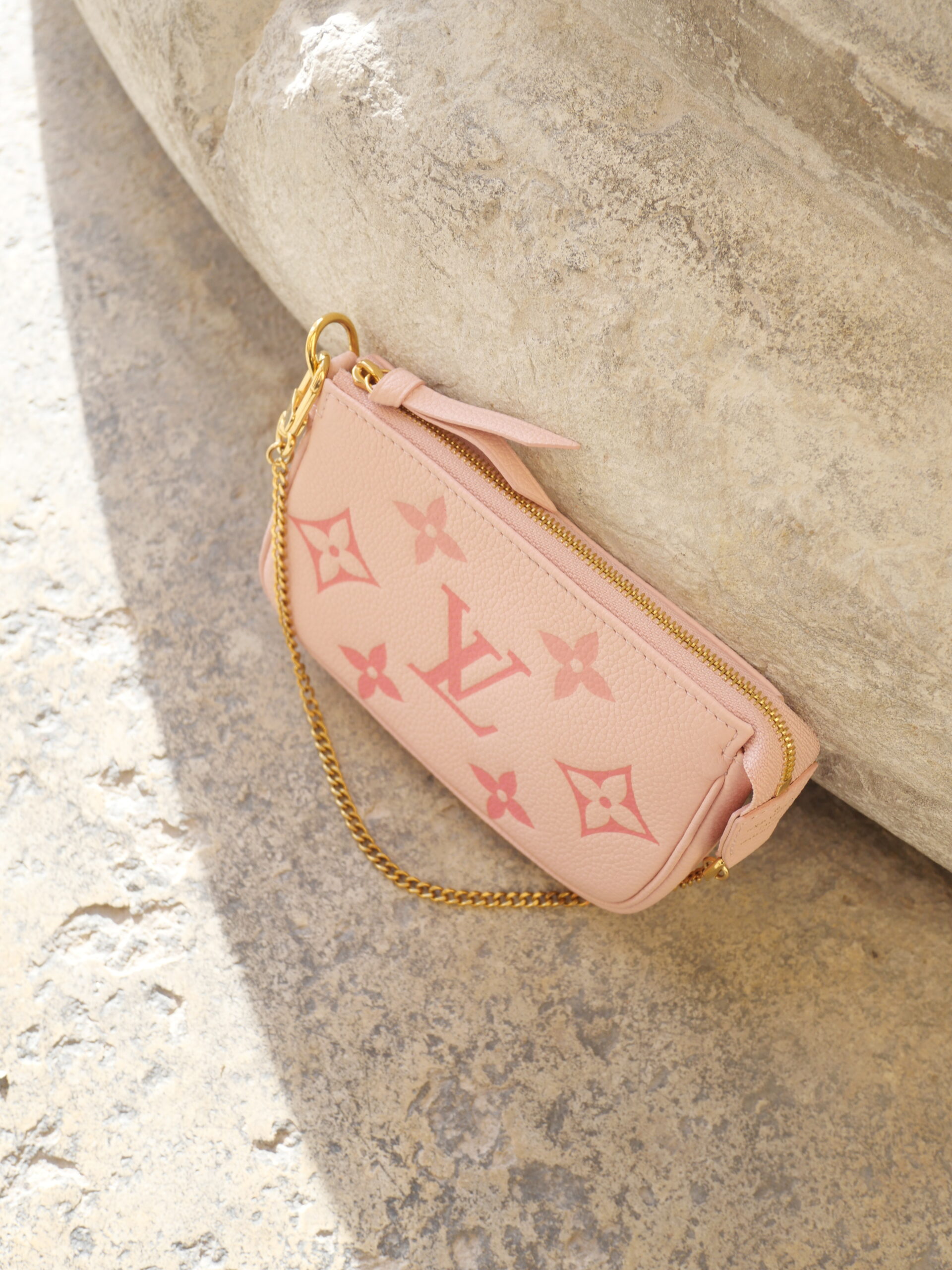 Louis Vuitton, Pink Monogram Empreinte Leather Mini Pochette Accessories (M80501) – Luxustaschen.eu
