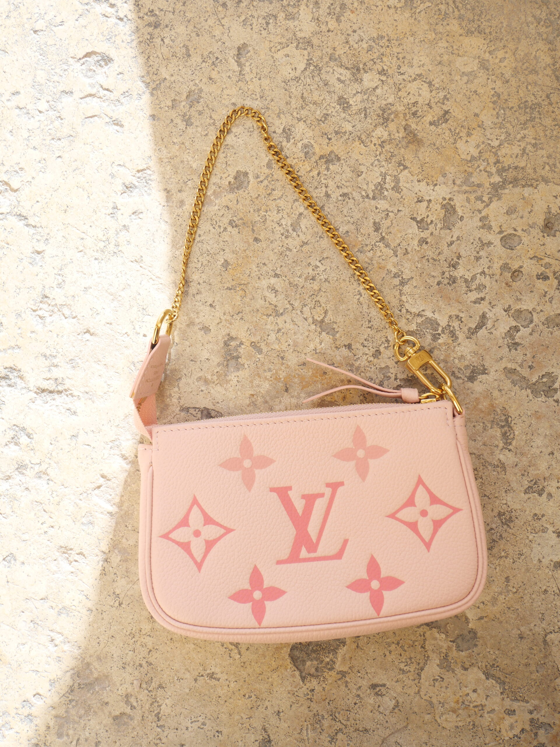 Louis Vuitton, Pink Monogram Empreinte Leather Mini Pochette Accessories (M80501) – Luxustaschen.eu