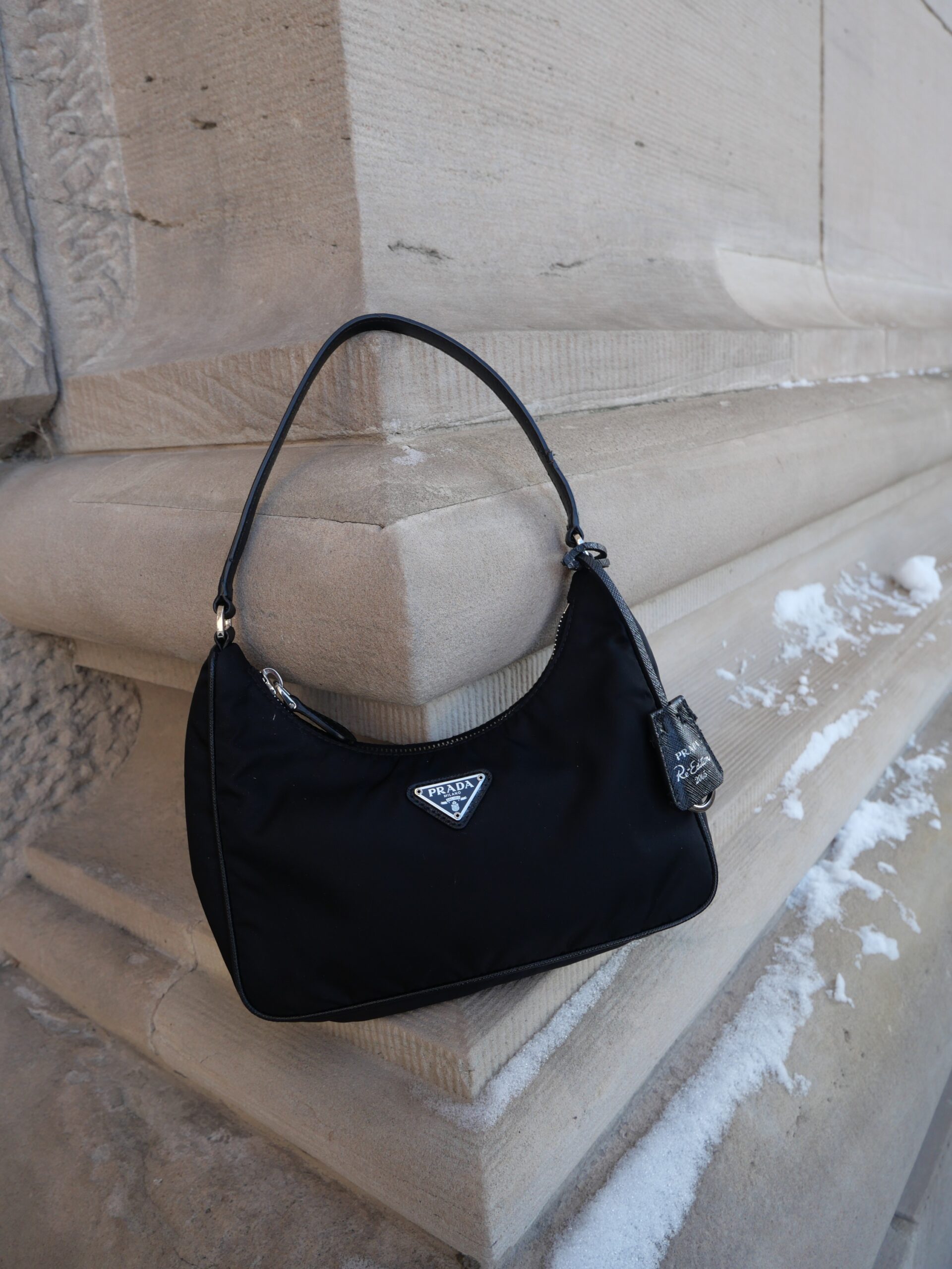 Prada, Re-Edition 2005 aus Nylon in Schwarz, Neu im Fullset - Luxustaschen.eu