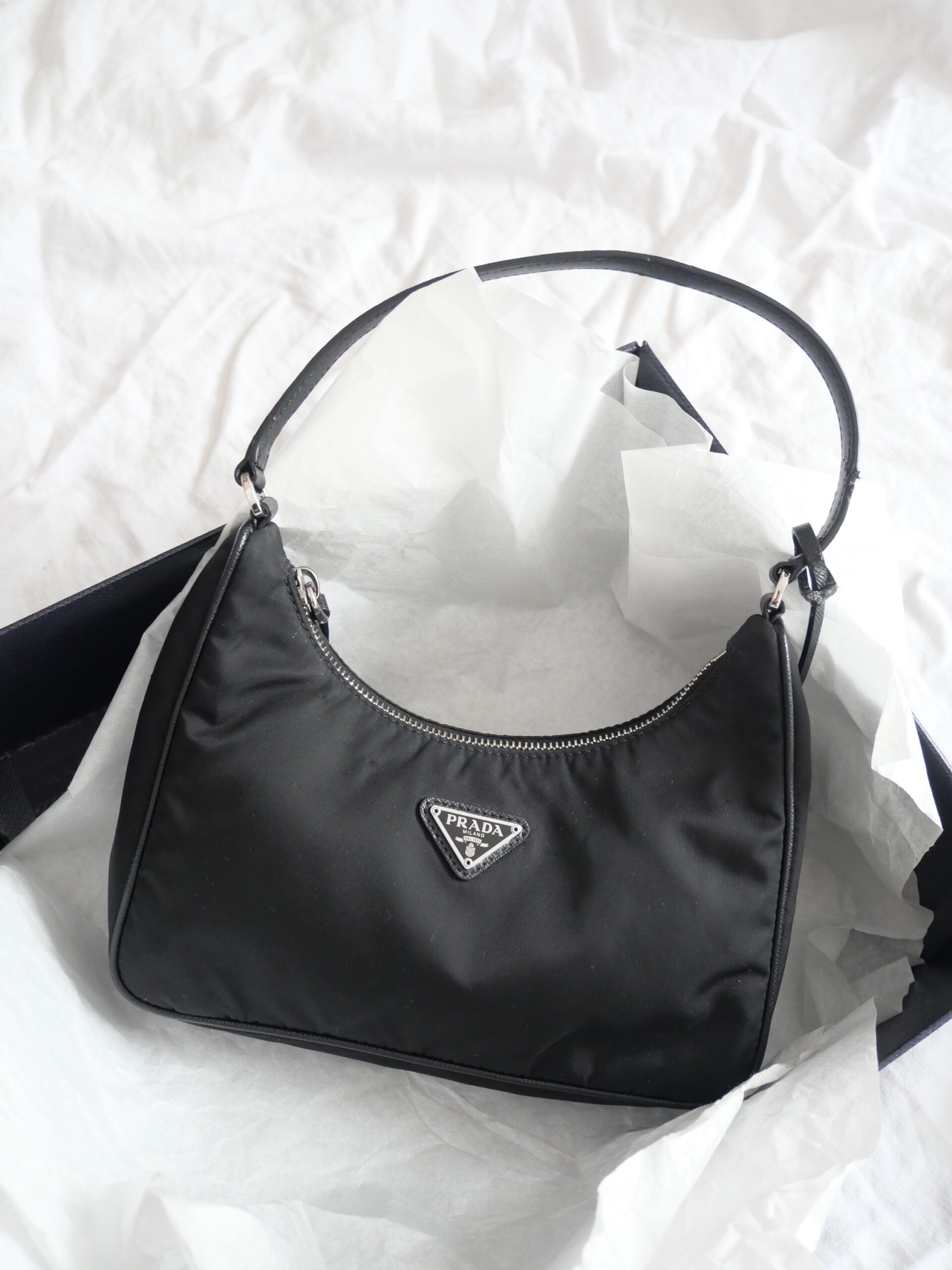 Prada, Re-Edition 2005 aus Nylon in Schwarz, Neu im Fullset - Luxustaschen.eu