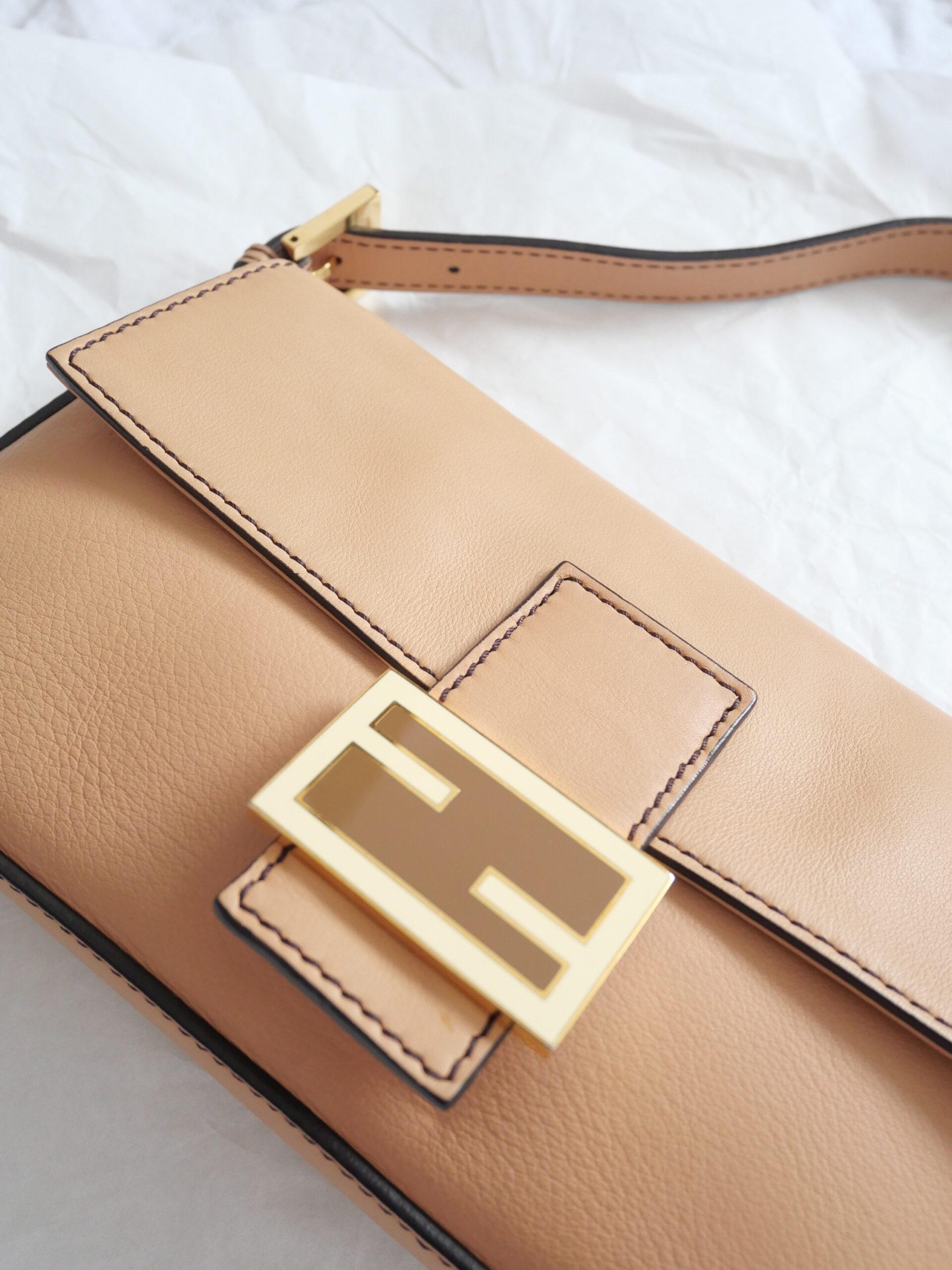 Fendi, Limited Edition Baguette Mania Tasche in Beige/Gold – Luxustaschen.eu