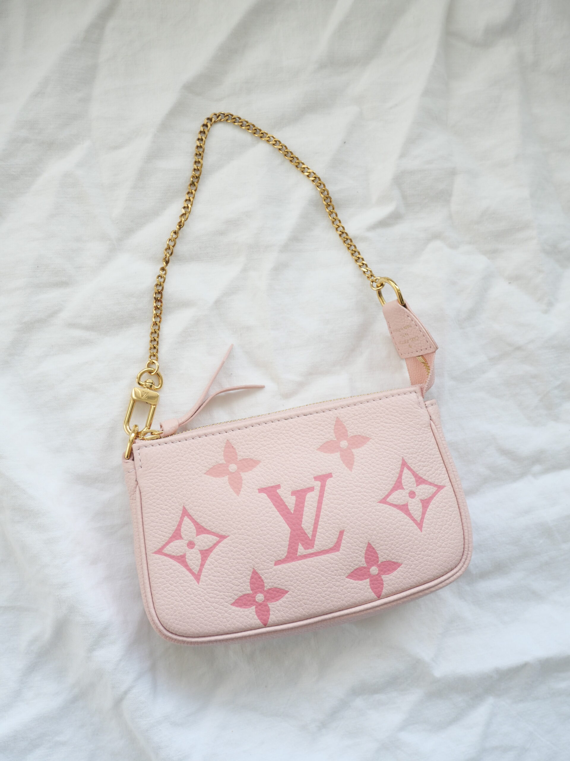 Louis Vuitton, Pink Monogram Empreinte Leather Mini Pochette Accessories (M80501) – Luxustaschen.eu