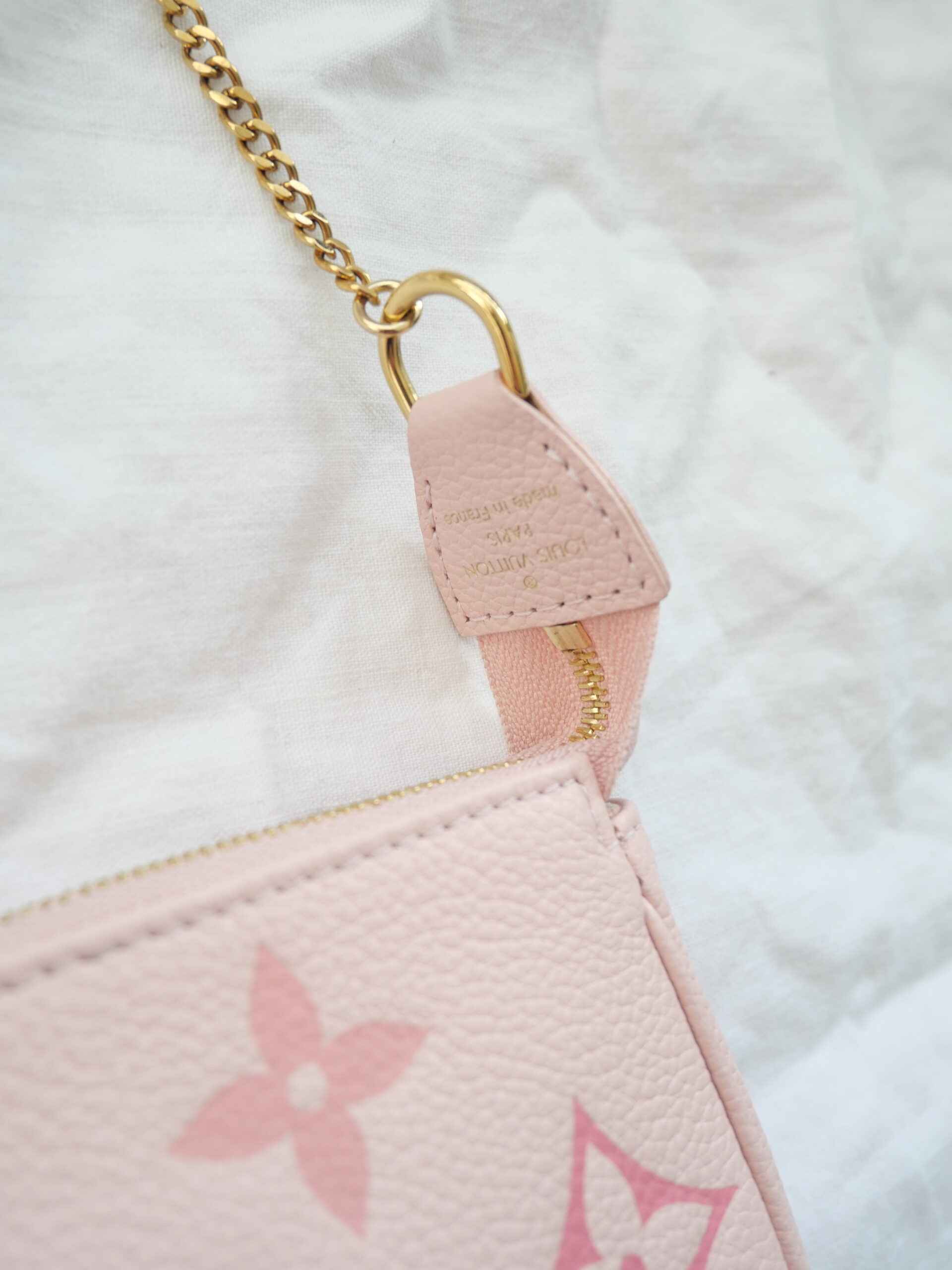 Louis Vuitton, Pink Monogram Empreinte Leather Mini Pochette Accessories (M80501) – Luxustaschen.eu