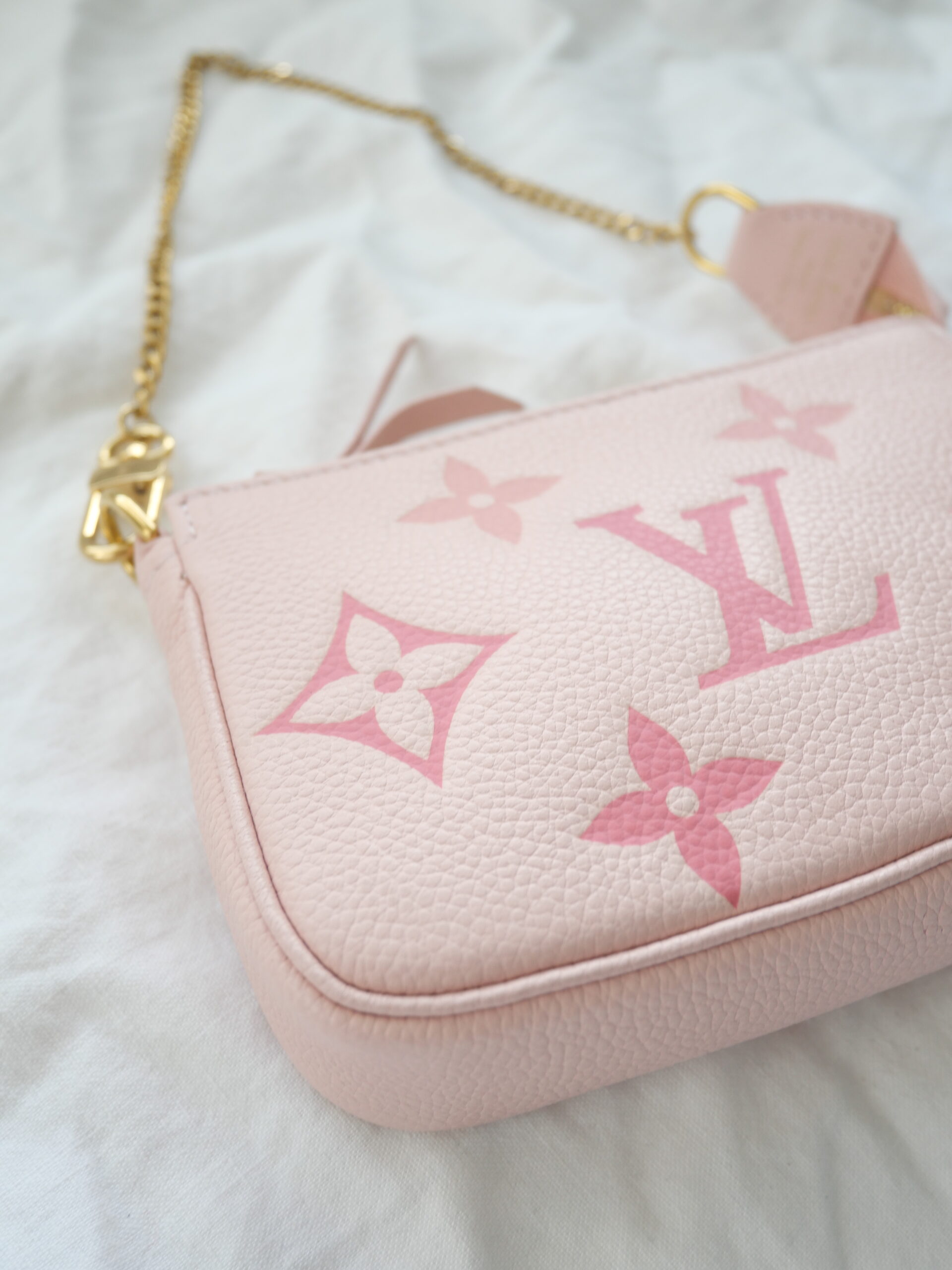 Louis Vuitton, Pink Monogram Empreinte Leather Mini Pochette Accessories (M80501) – Luxustaschen.eu