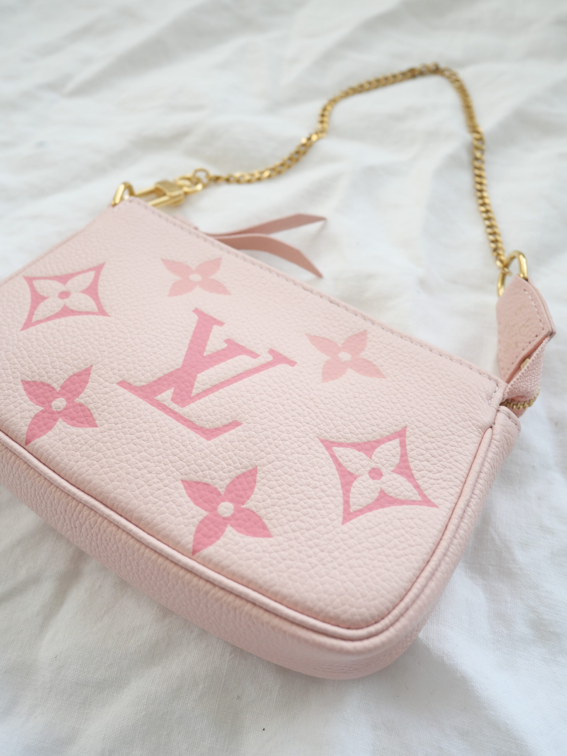 Louis Vuitton, Pink Monogram Empreinte Leather Mini Pochette Accessories (M80501) – Luxustaschen.eu