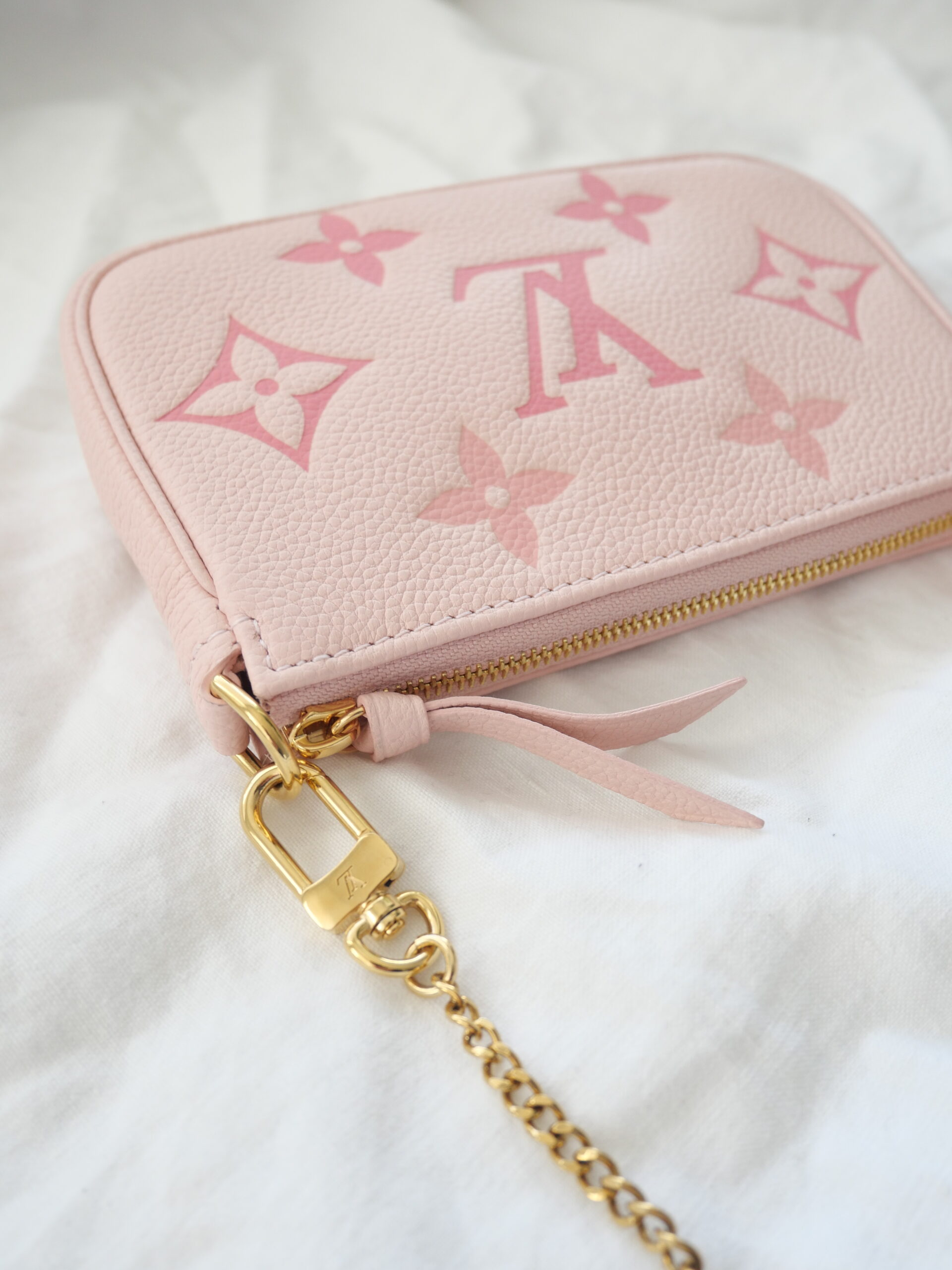 Louis Vuitton, Pink Monogram Empreinte Leather Mini Pochette Accessories (M80501) – Luxustaschen.eu