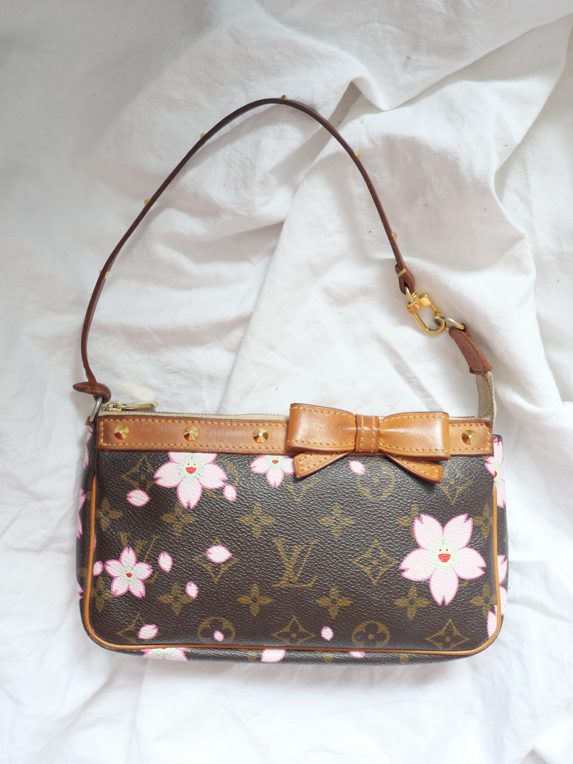 LOUIS VUITTON x MURAKAMI - Limited Edition Vintage Cherry Bloom Pochette Accessoires Rosa Monogramm Tasche - Luxustaschen.eu