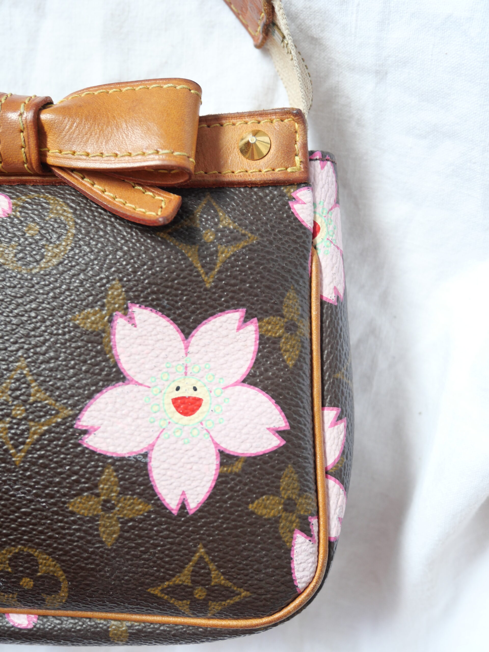 LOUIS VUITTON x MURAKAMI - Limited Edition Vintage Cherry Bloom Pochette Accessoires Rosa Monogramm Tasche - Luxustaschen.eu