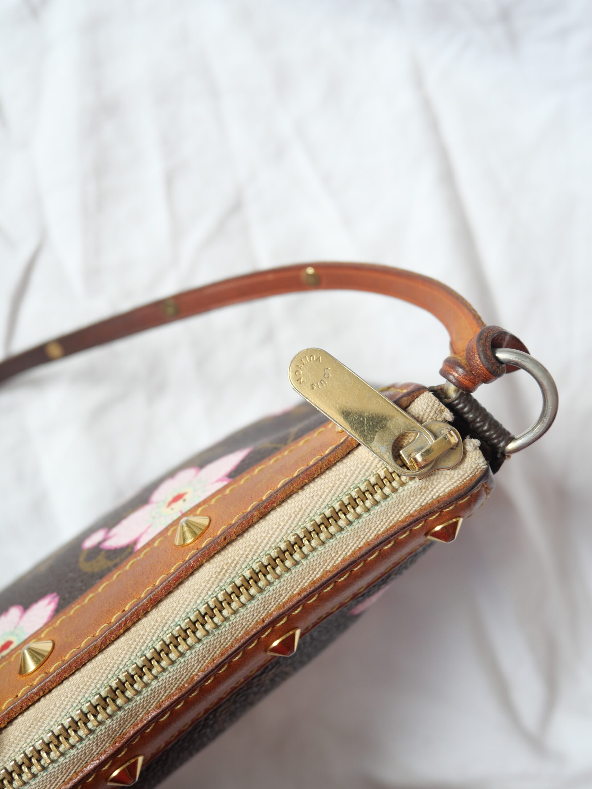 LOUIS VUITTON x MURAKAMI - Limited Edition Vintage Cherry Bloom Pochette Accessoires Rosa Monogramm Tasche - Luxustaschen.eu