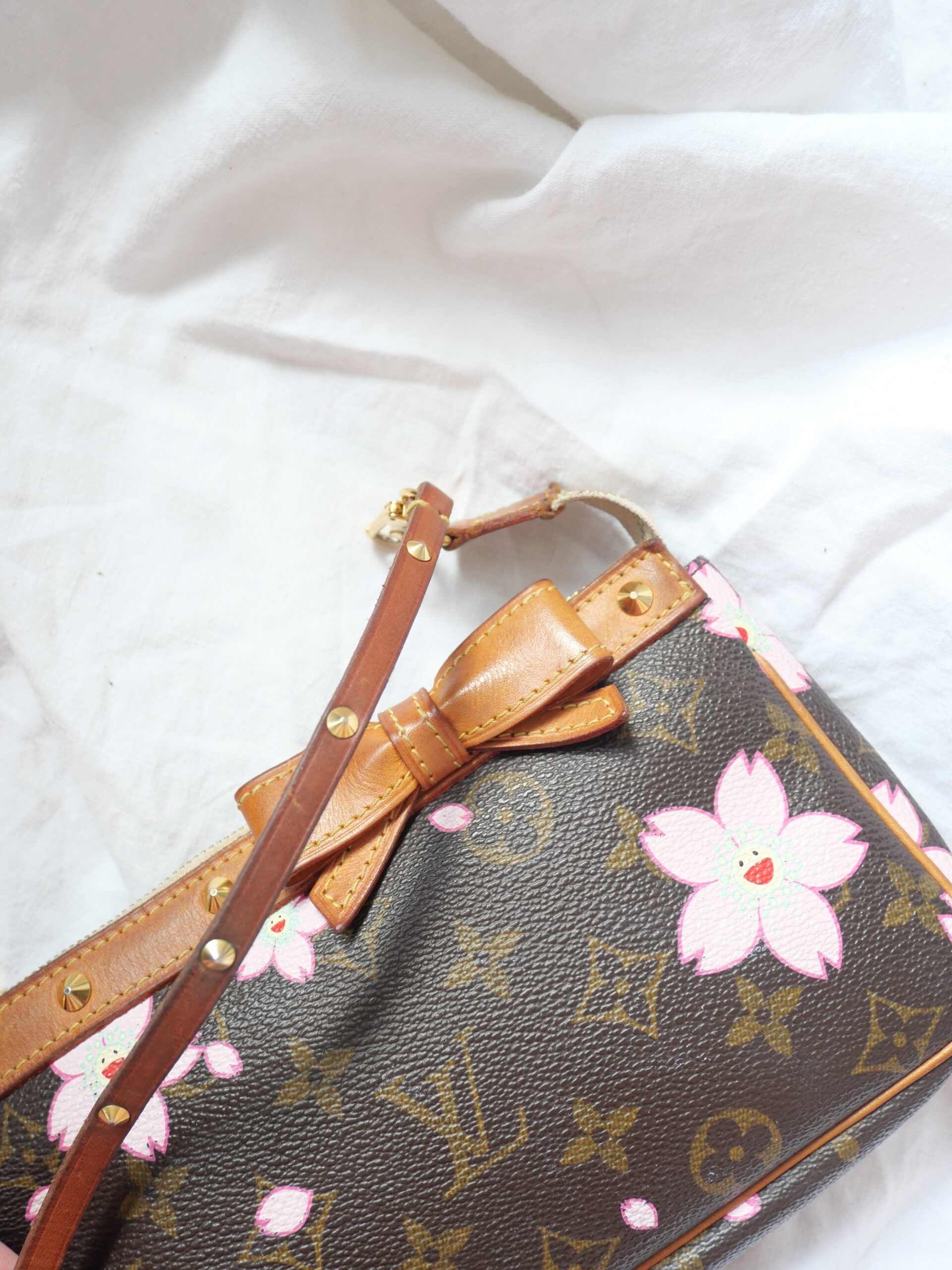 LOUIS VUITTON x MURAKAMI - Limited Edition Vintage Cherry Bloom Pochette Accessoires Rosa Monogramm Tasche - Luxustaschen.eu