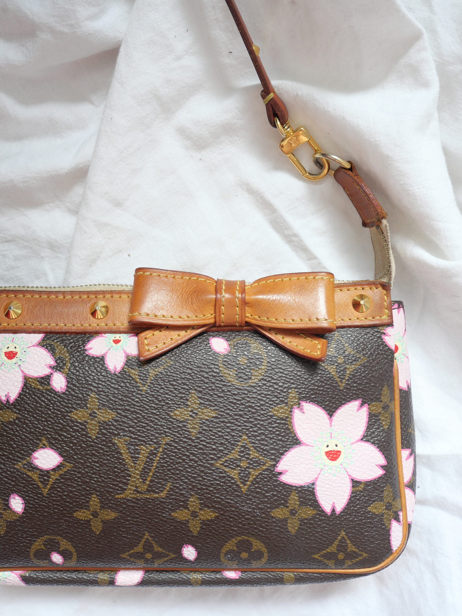 LOUIS VUITTON x MURAKAMI - Limited Edition Vintage Cherry Bloom Pochette Accessoires Rosa Monogramm Tasche - Luxustaschen.eu