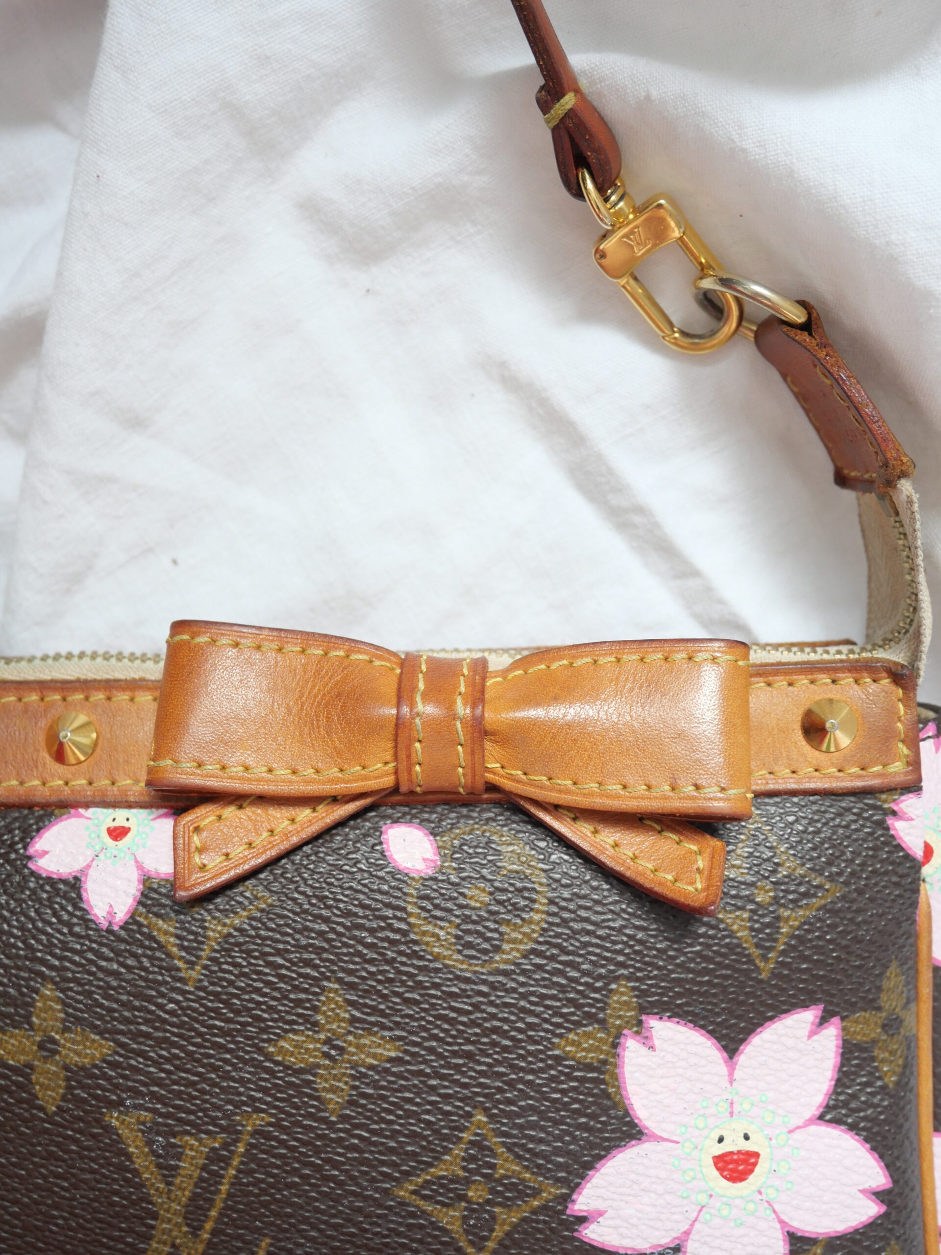 LOUIS VUITTON x MURAKAMI - Limited Edition Vintage Cherry Bloom Pochette Accessoires Rosa Monogramm Tasche - Luxustaschen.eu