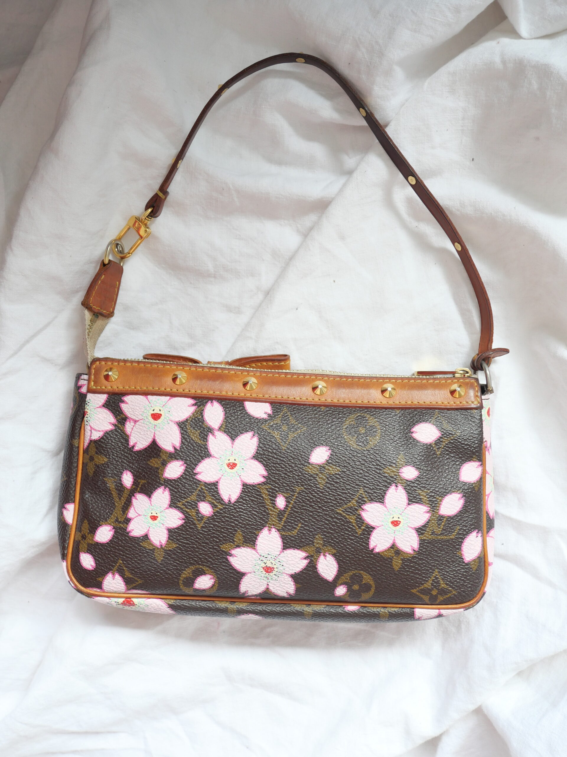LOUIS VUITTON x MURAKAMI - Limited Edition Vintage Cherry Bloom Pochette Accessoires Rosa Monogramm Tasche - Luxustaschen.eu