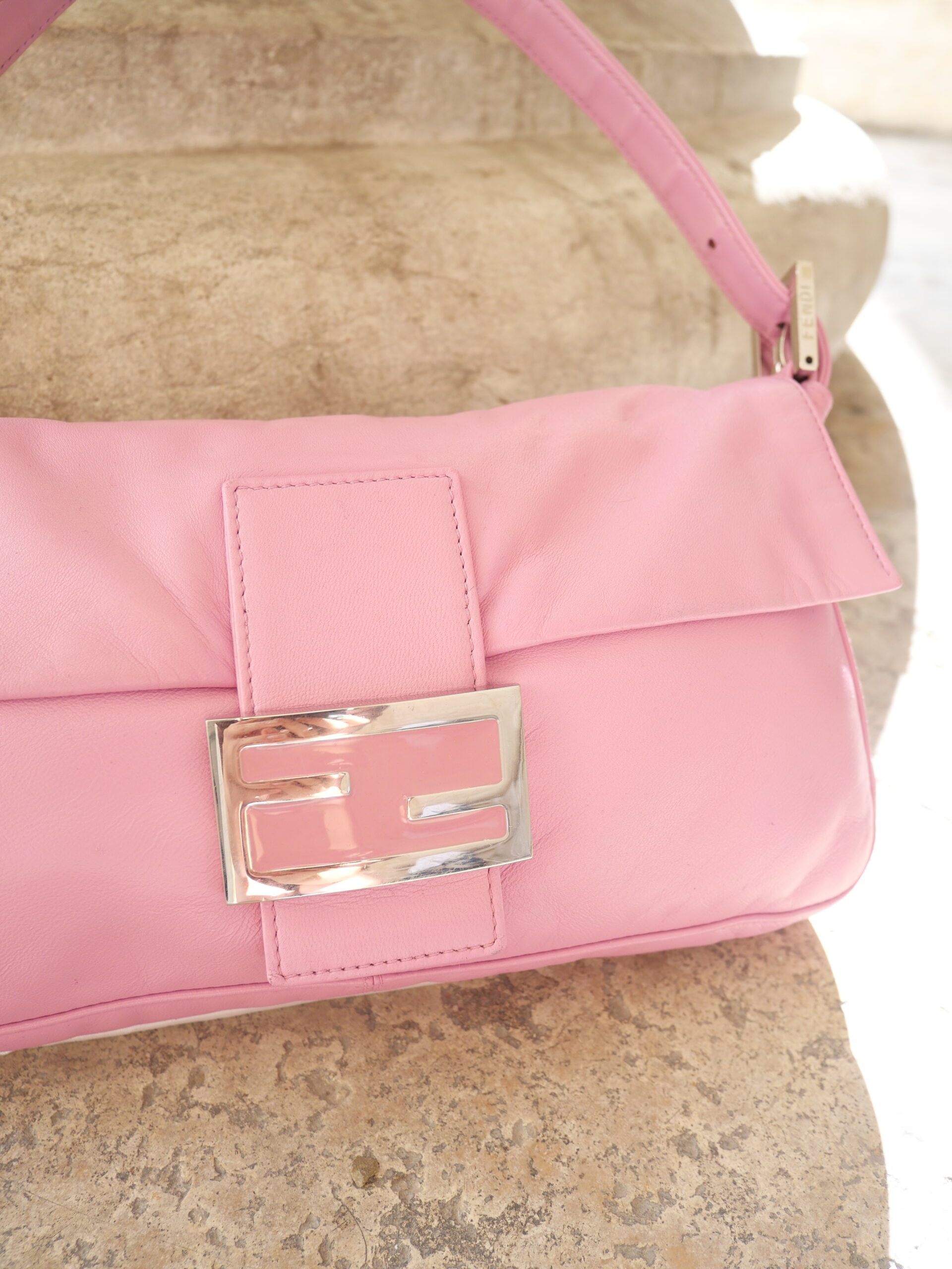 FENDI Baguette Vintage Pink Leder Silberne Hardware Limited Edition Second Hand Shoppen bei I LUXUSTASCHEN.EU