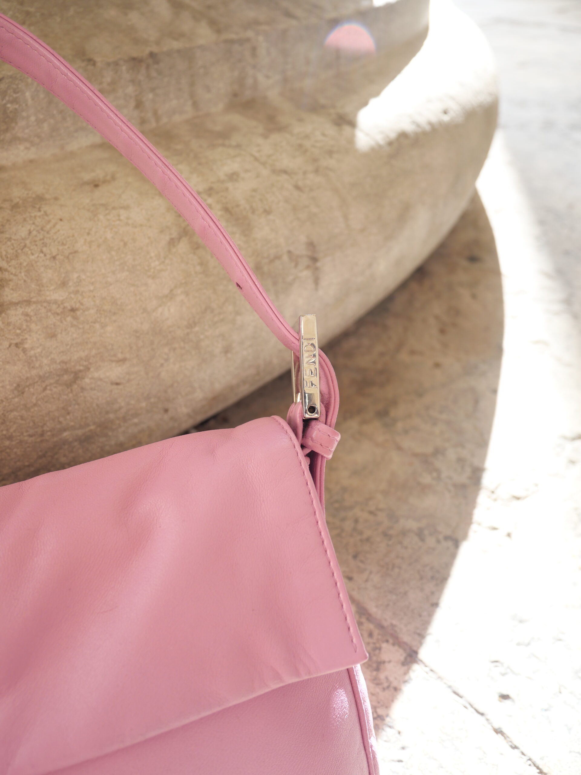 FENDI Baguette Vintage Pink Leder Silberne Hardware Limited Edition Second Hand Shoppen bei I LUXUSTASCHEN.EU