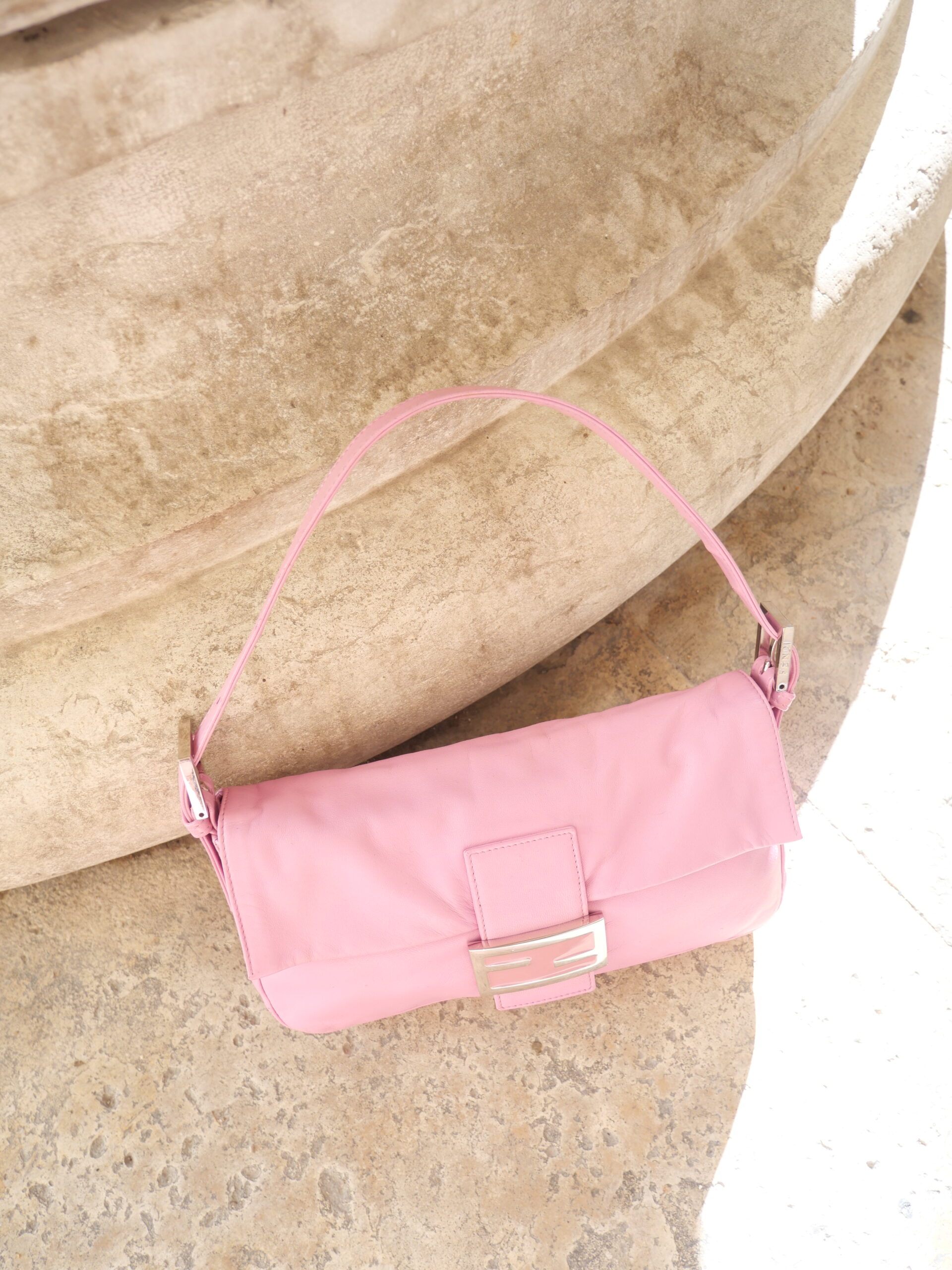 FENDI Baguette Vintage Pink Leder Silberne Hardware Limited Edition Second Hand Shoppen bei I LUXUSTASCHEN.EU