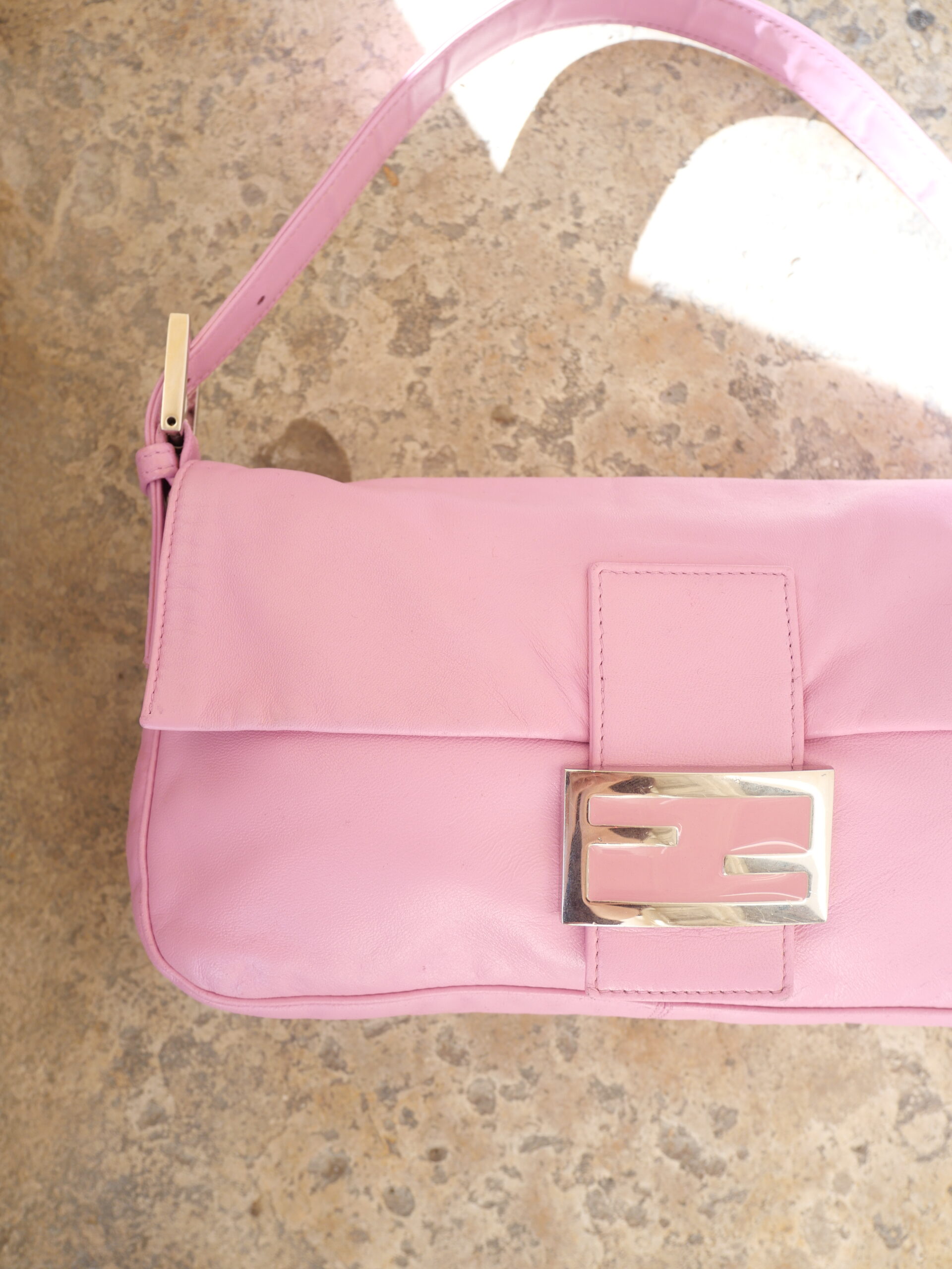 FENDI Baguette Vintage Pink Leder Silberne Hardware Limited Edition Second Hand Shoppen bei I LUXUSTASCHEN.EU