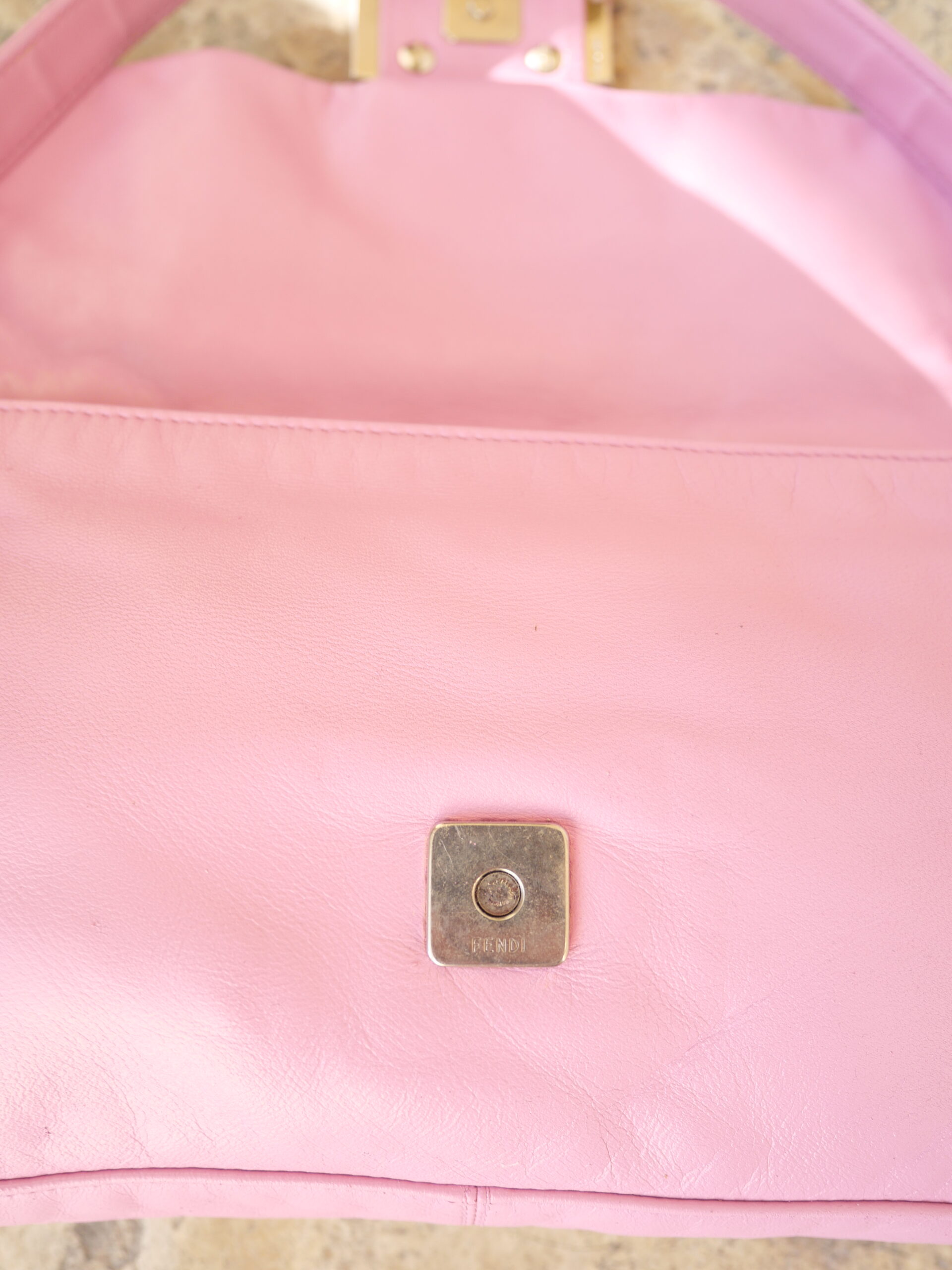 FENDI Baguette Vintage Pink Leder Silberne Hardware Limited Edition Second Hand Shoppen bei I LUXUSTASCHEN.EU